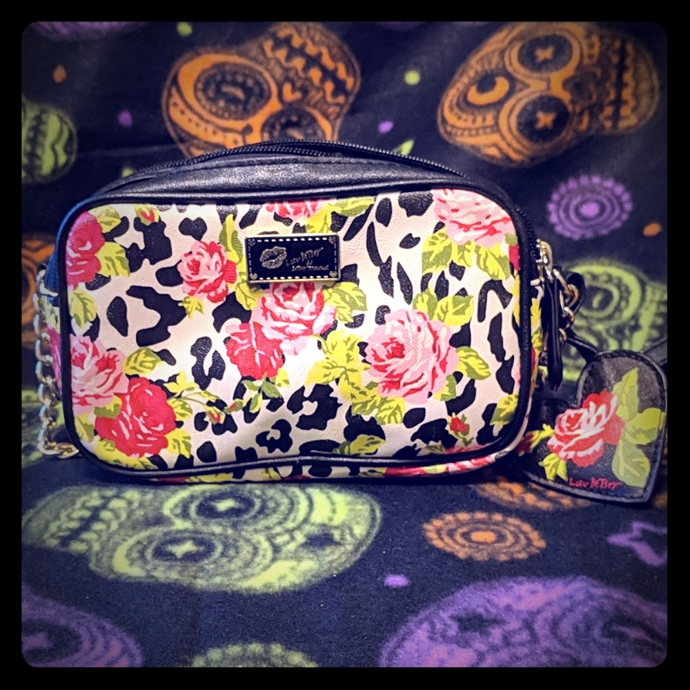Betsy Johnson mini crossbody purse 👛💕